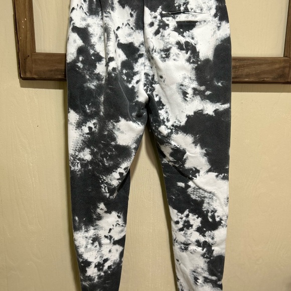 Sweatpants 💜 - Picture 3 of 3